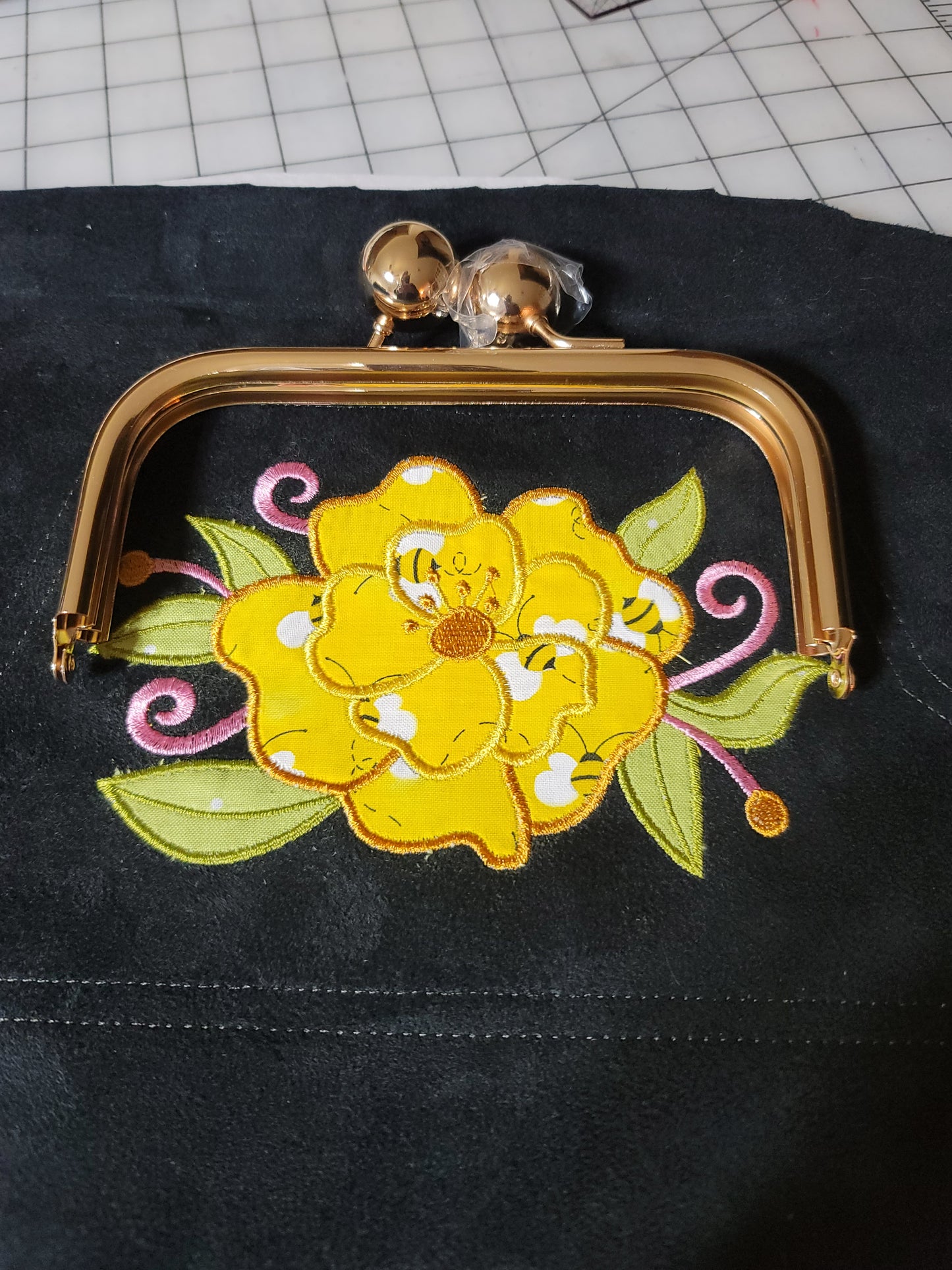 Kiss Lock Pouch